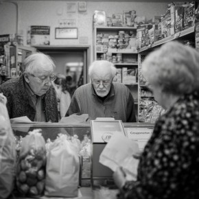 Почему пенсионеры становятся заложниками системы: углубленный анализ проблемы