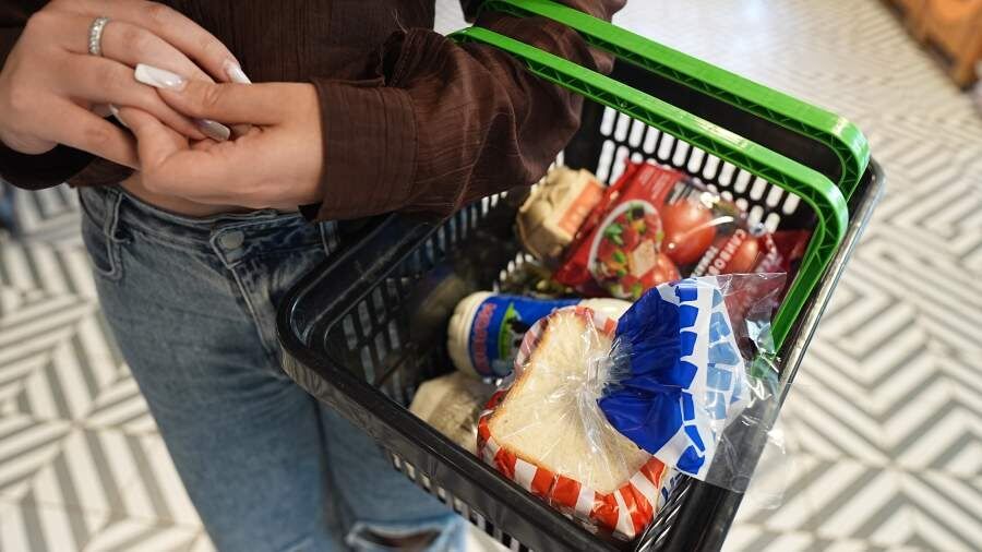 Россия продлила соглашение по сдерживанию цен на продукты: что это значит для потребителей?