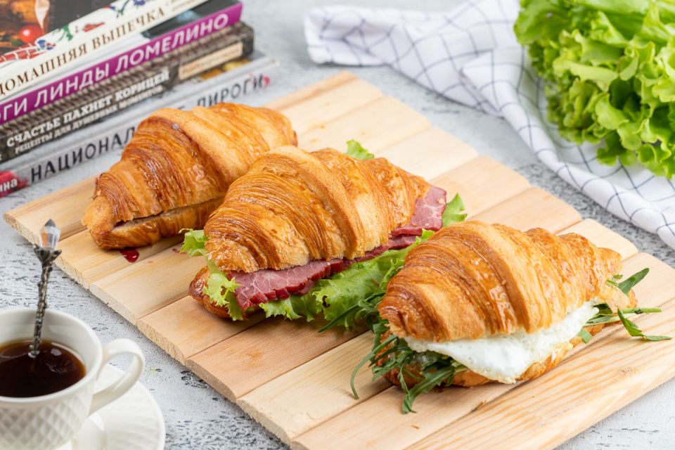 Необычные сэндвичи из круассанов: идеальные для быстрого перекуса