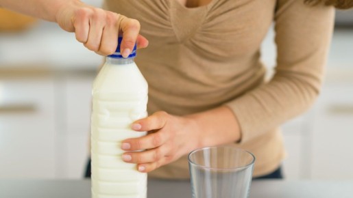 Не покупайте молоко этих марок: в них нашли кишечную палочку и растительные жиры