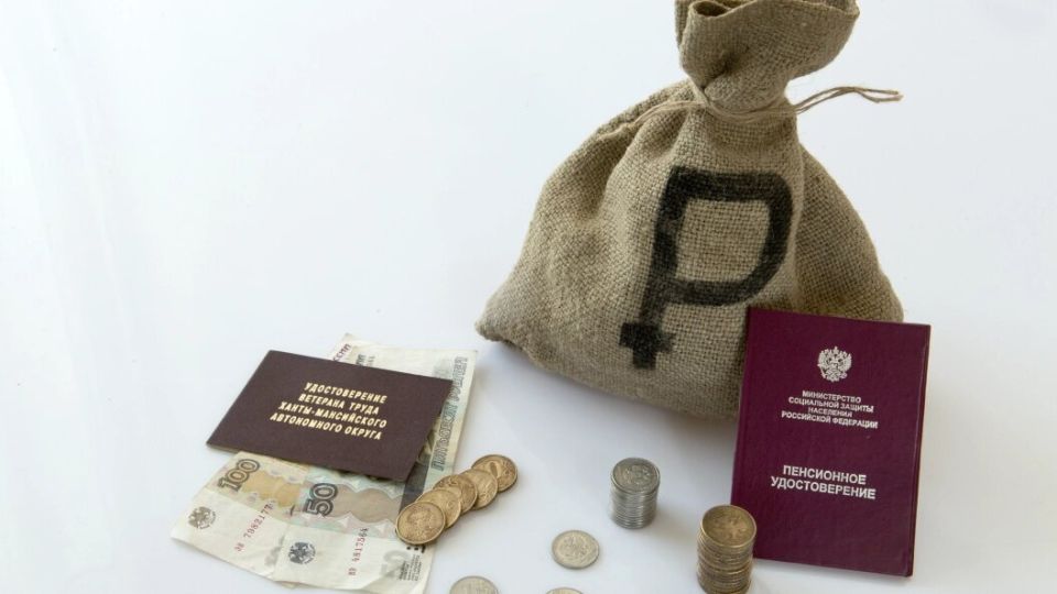 Когда можно начать получать накопительную пенсию в России?