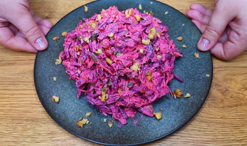 Пробуйте салат «Любаша»: быстро, просто и удивительно вкусно