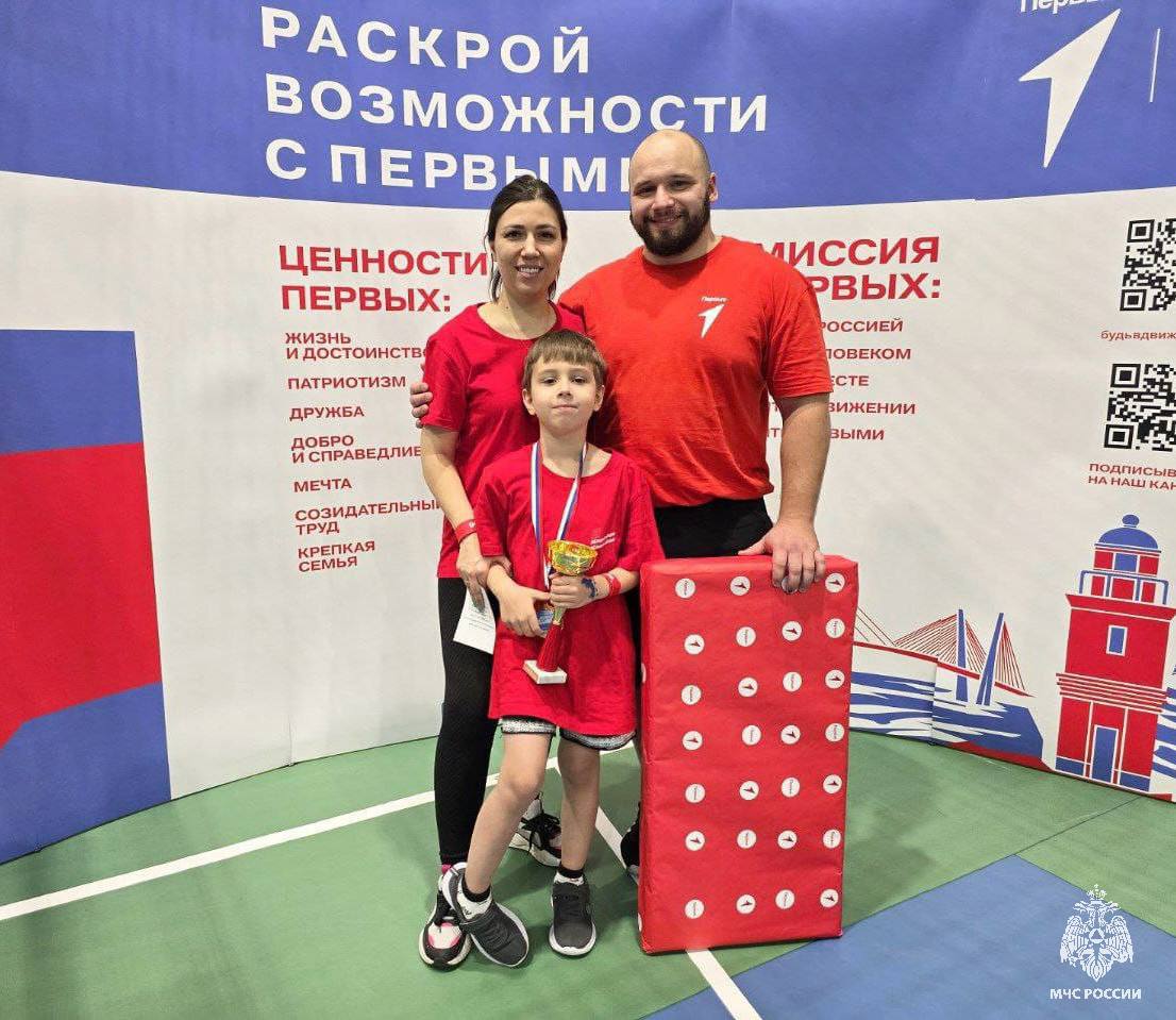 Поздравляем сотрудника ГУ МЧС России по ЧАО Ковалева Артёма и его семью с бронзой на фестивале «Семейная команда»!