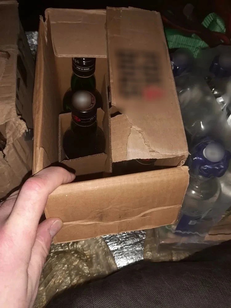 В Билибино полицейские пресекли незаконную торговлю алкоголем водителем такси В Билибино полицейские пресекли незаконную торговлю алкоголем водителем такси