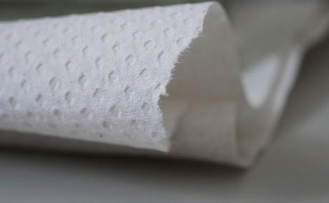 Сохранить хлеб свежим и приготовить мясо с корочкой: что еще могут бумажные полотенца