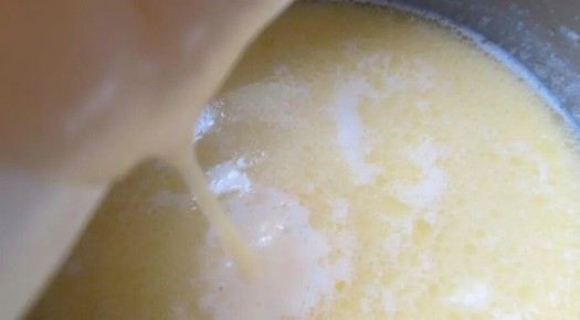 Секреты идеального отрывного пирога с яблоками: простой рецепт для вашего стола