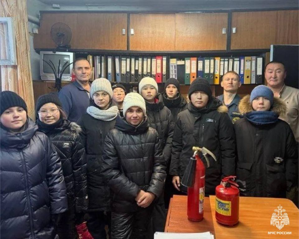 Старшеклассники с. Лаврентия узнали, как работают огнеборцы