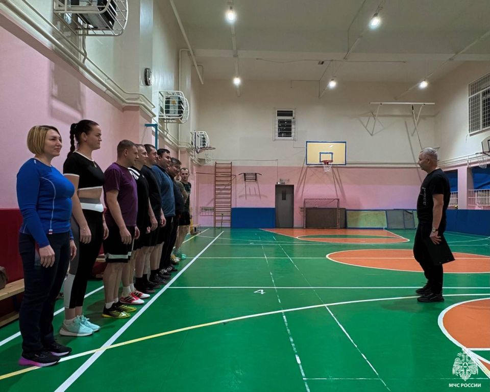 Служебную форму — на спортивную! Сотрудники МЧС Чукотки сдали физнормативы