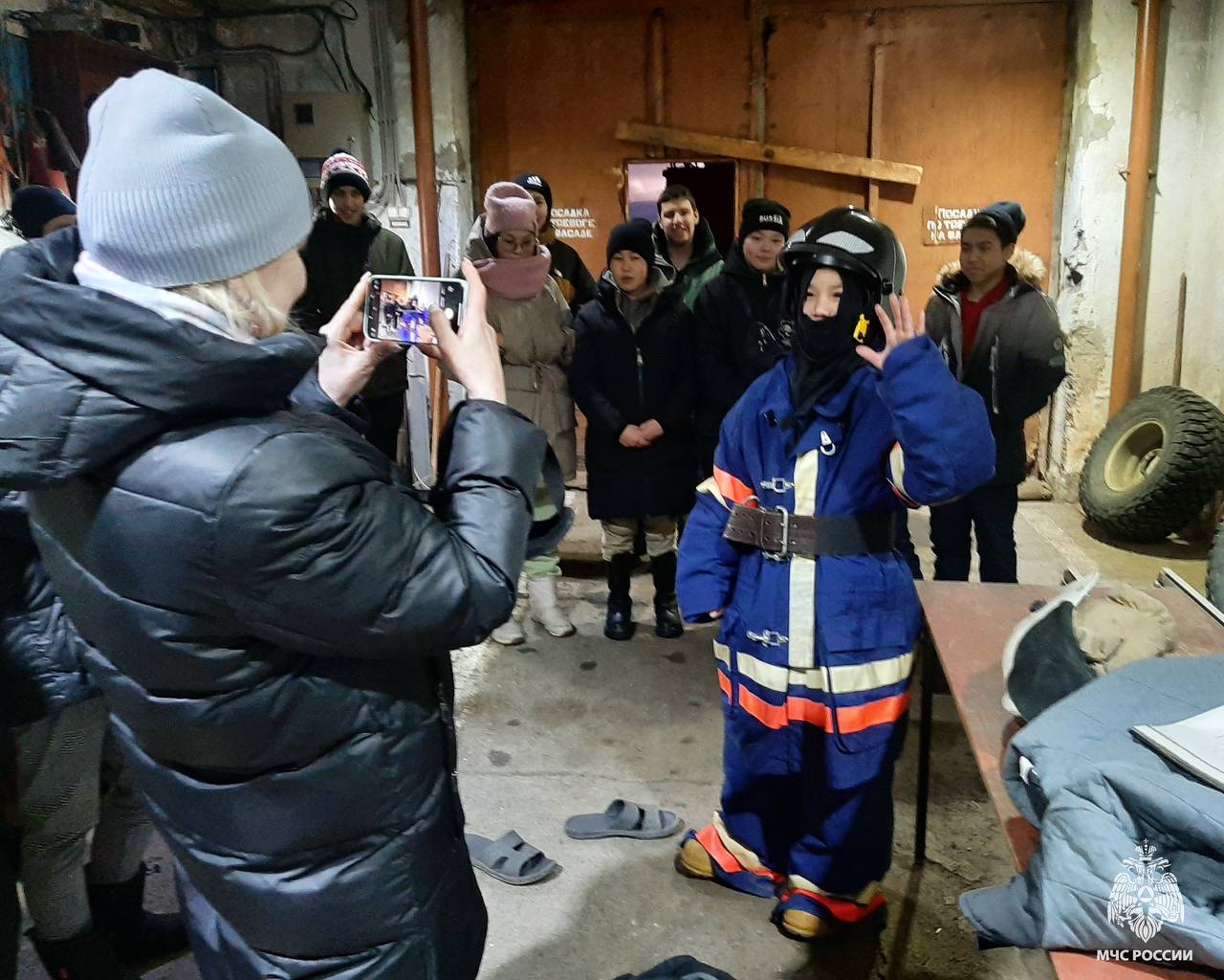 Старшеклассники с. Лаврентия узнали, как работают огнеборцы Старшеклассники с. Лаврентия узнали, как работают огнеборцы