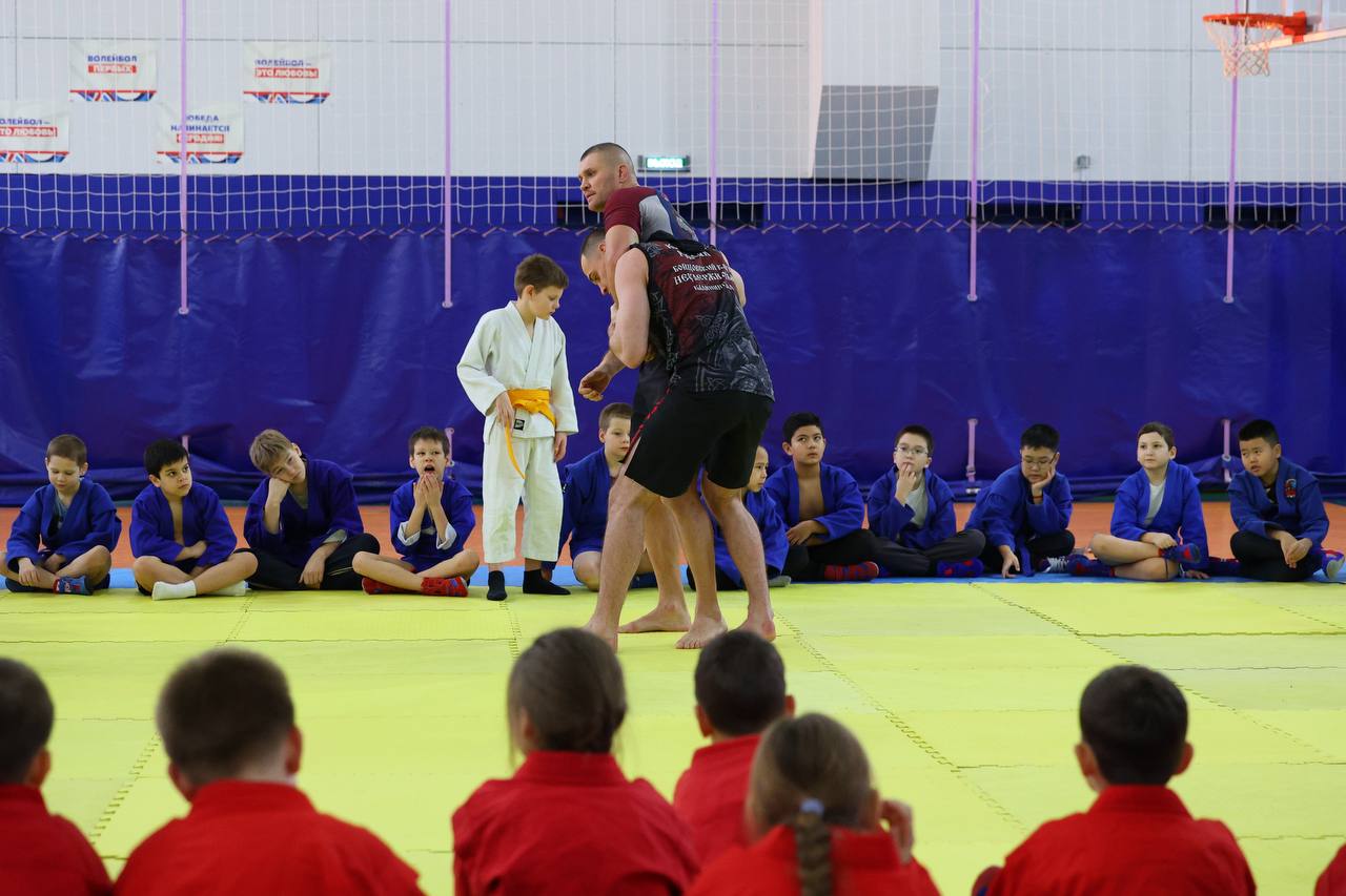 В Анадыре состоялся мастер-класс от чемпиона мира по самбо Дмитрия Заболотного! В Анадыре состоялся мастер-класс от чемпиона мира по самбо Дмитрия Заболотного!