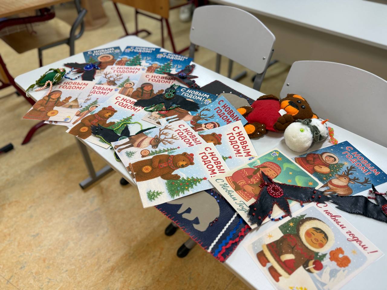 Сотрудники следственного управления СК России по Чукотскому автономному округу совместно с воспитанниками подшефного учреждения подготовили письма солдатам, участвующим в специальной военной операции Сотрудники следственного управления СК России по Чукотскому автономному округу совместно с воспитанниками подшефного учреждения подготовили письма солдатам, участвующим в специальной военной операции