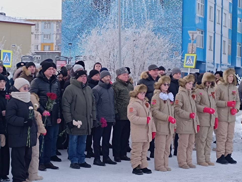 Сегодня в нашей стране отмечается День Героев Отечества — день памяти и признания тех, кто своим мужеством и верностью Родине внёс неоценимый вклад в её защиту и развитие