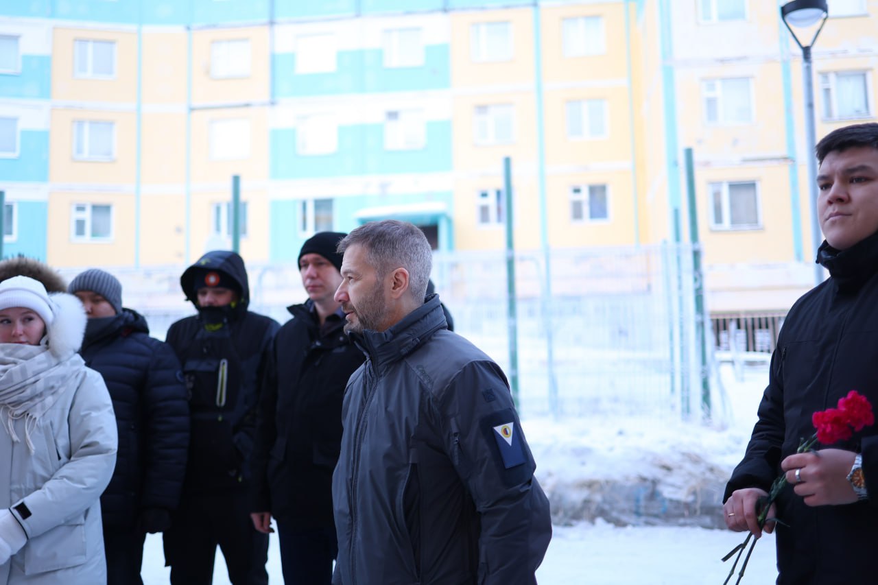 В Анадыре открыли четыре мемориальные таблички на домах участников СВО В Анадыре открыли четыре мемориальные таблички на домах участников СВО