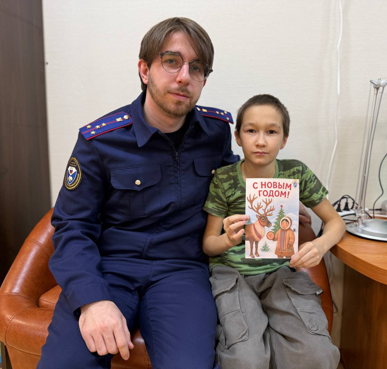 Сотрудники следственного управления СК России по Чукотскому автономному округу совместно с воспитанниками подшефного учреждения подготовили письма солдатам, участвующим в специальной военной операции Сотрудники следственного управления СК России по Чукотскому автономному округу совместно с воспитанниками подшефного учреждения подготовили письма солдатам, участвующим в специальной военной операции