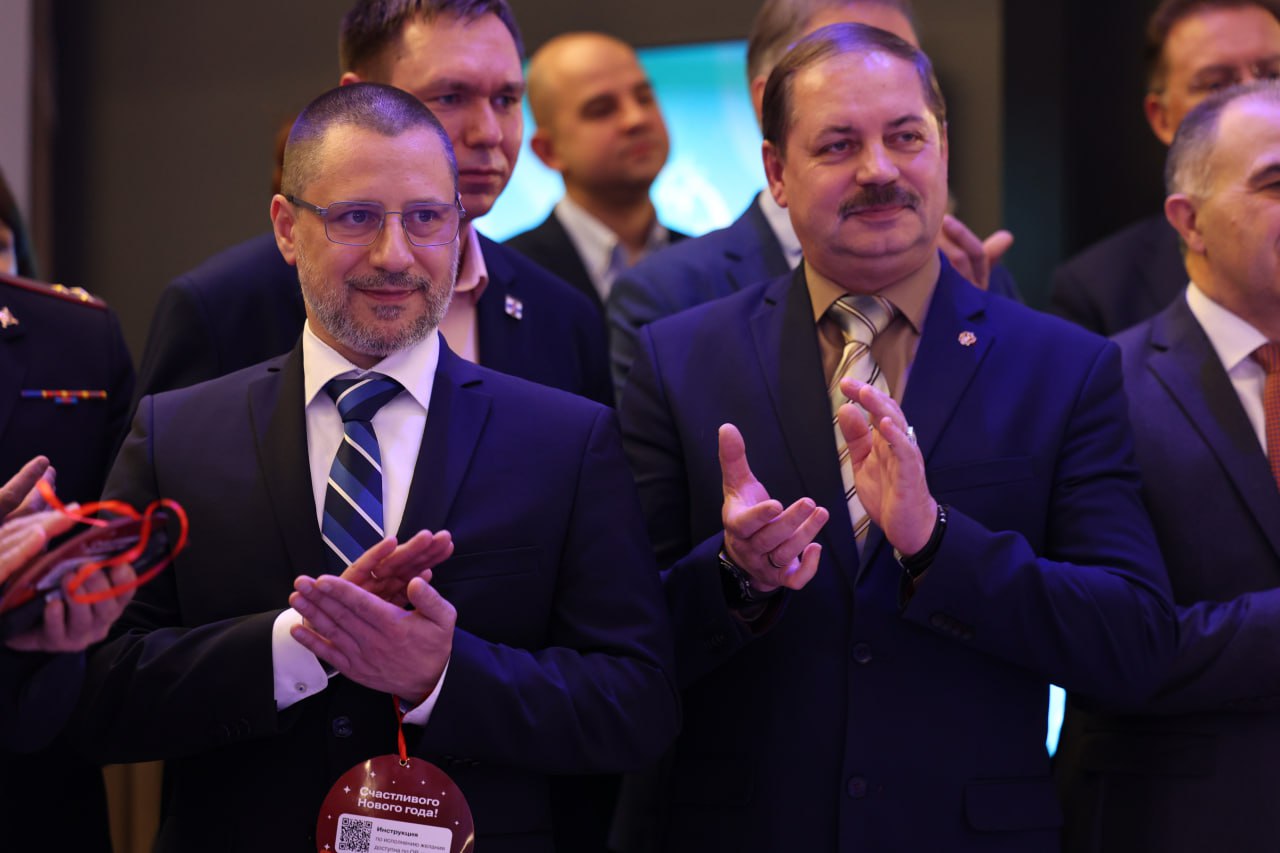 Губернатор Чукотки Владислав Кузнецов присоединился к Всероссийской благотворительной акции «Ёлка желаний» Губернатор Чукотки Владислав Кузнецов присоединился к Всероссийской благотворительной акции «Ёлка желаний»