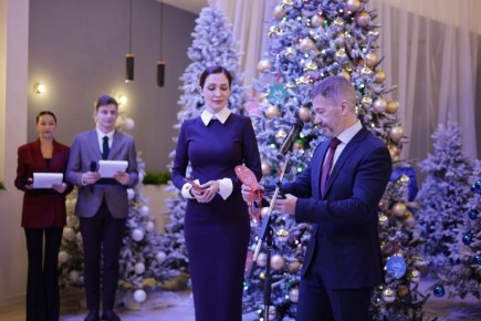 Губернатор Чукотки Владислав Кузнецов присоединился к Всероссийской благотворительной акции «Ёлка желаний»