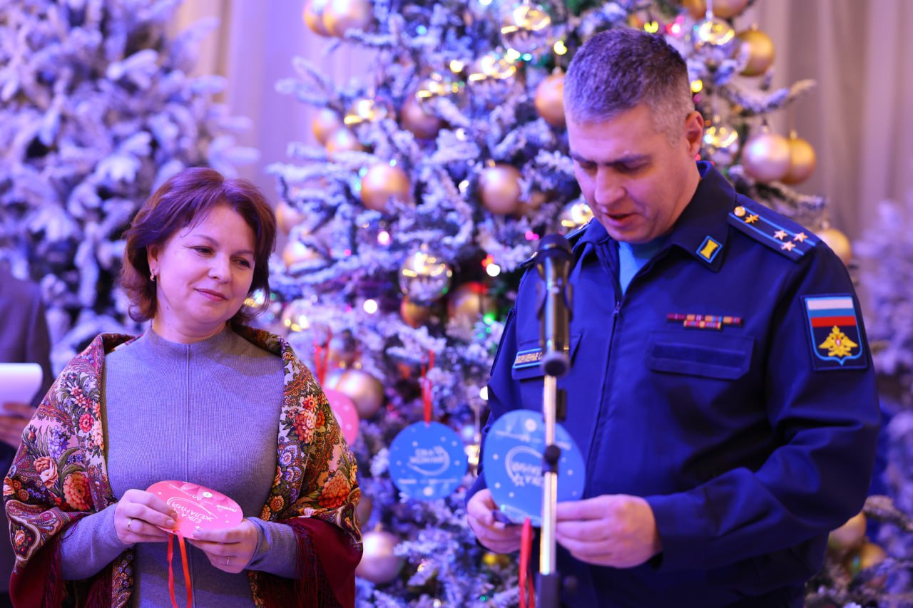 Губернатор Чукотки Владислав Кузнецов присоединился к Всероссийской благотворительной акции «Ёлка желаний» Губернатор Чукотки Владислав Кузнецов присоединился к Всероссийской благотворительной акции «Ёлка желаний»