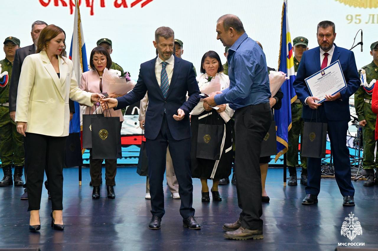 Почётный пожарный: почти 30 лет на страже безопасности Чукотки Почётный пожарный: почти 30 лет на страже безопасности Чукотки