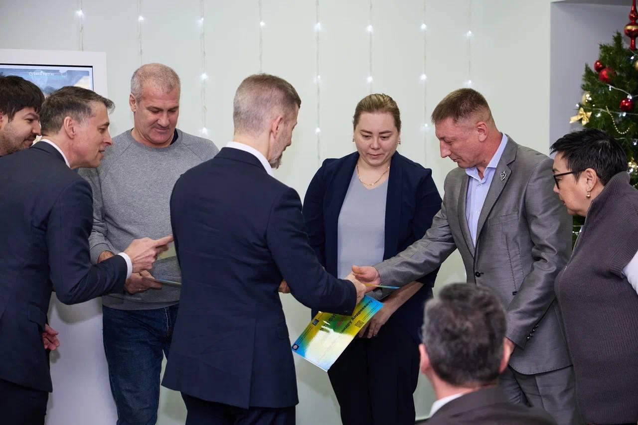 Новое оборудование для выездных осмотров жителей сёл и оленеводов передали в Чукотскую окружную больницу Новое оборудование для выездных осмотров жителей сёл и оленеводов передали в Чукотскую окружную больницу