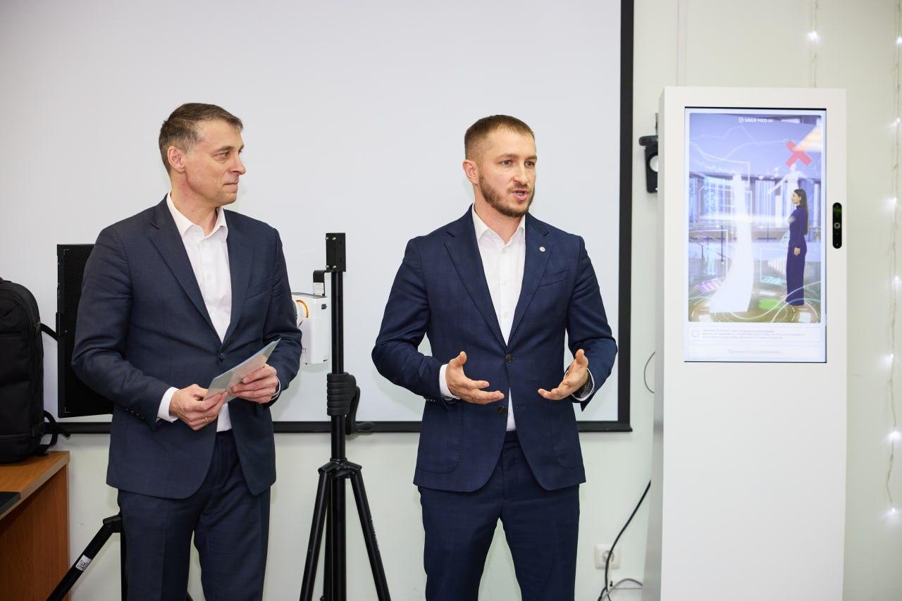 Новое оборудование для выездных осмотров жителей сёл и оленеводов передали в Чукотскую окружную больницу Новое оборудование для выездных осмотров жителей сёл и оленеводов передали в Чукотскую окружную больницу