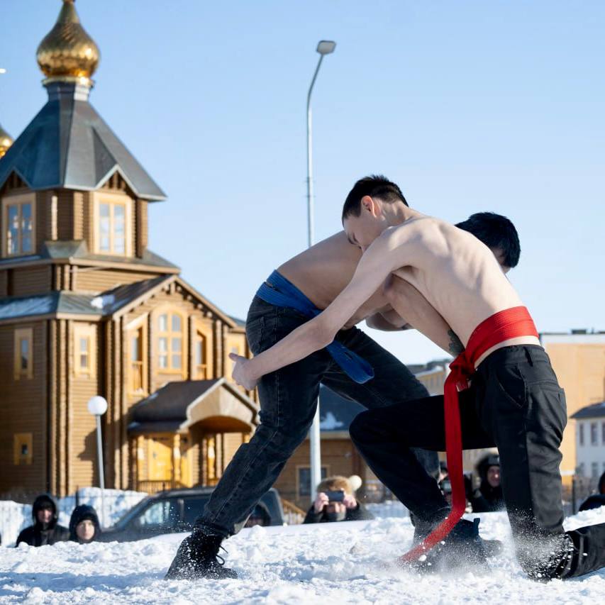 Два года назад в районное отделение судебных приставов поселка Угольные Копи на Чукотке поступил на службу Альберт Дзодзиков Два года назад в районное отделение судебных приставов поселка Угольные Копи на Чукотке поступил на службу Альберт Дзодзиков