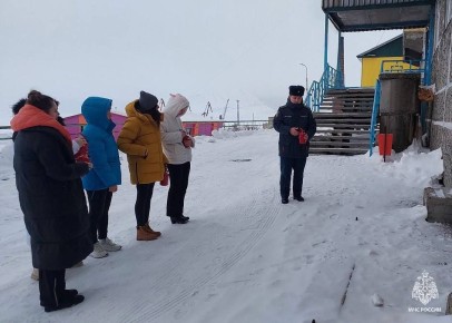 Профилактический визит сотрудников МЧС России по ЧАО на объект защиты