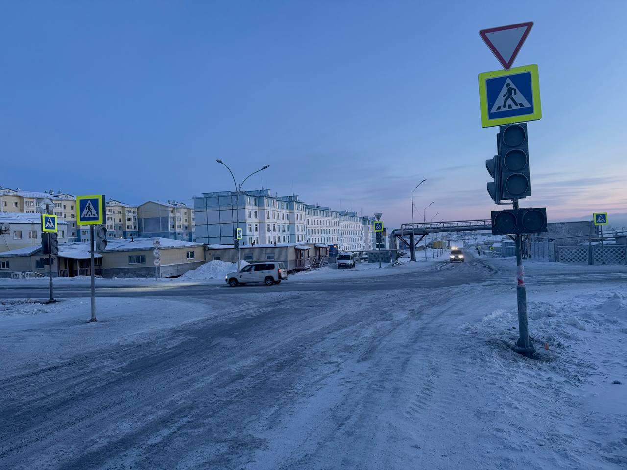 В Анадыре в рамках нацпроекта «Инфраструктура для жизни» установили новые светофорные объекты