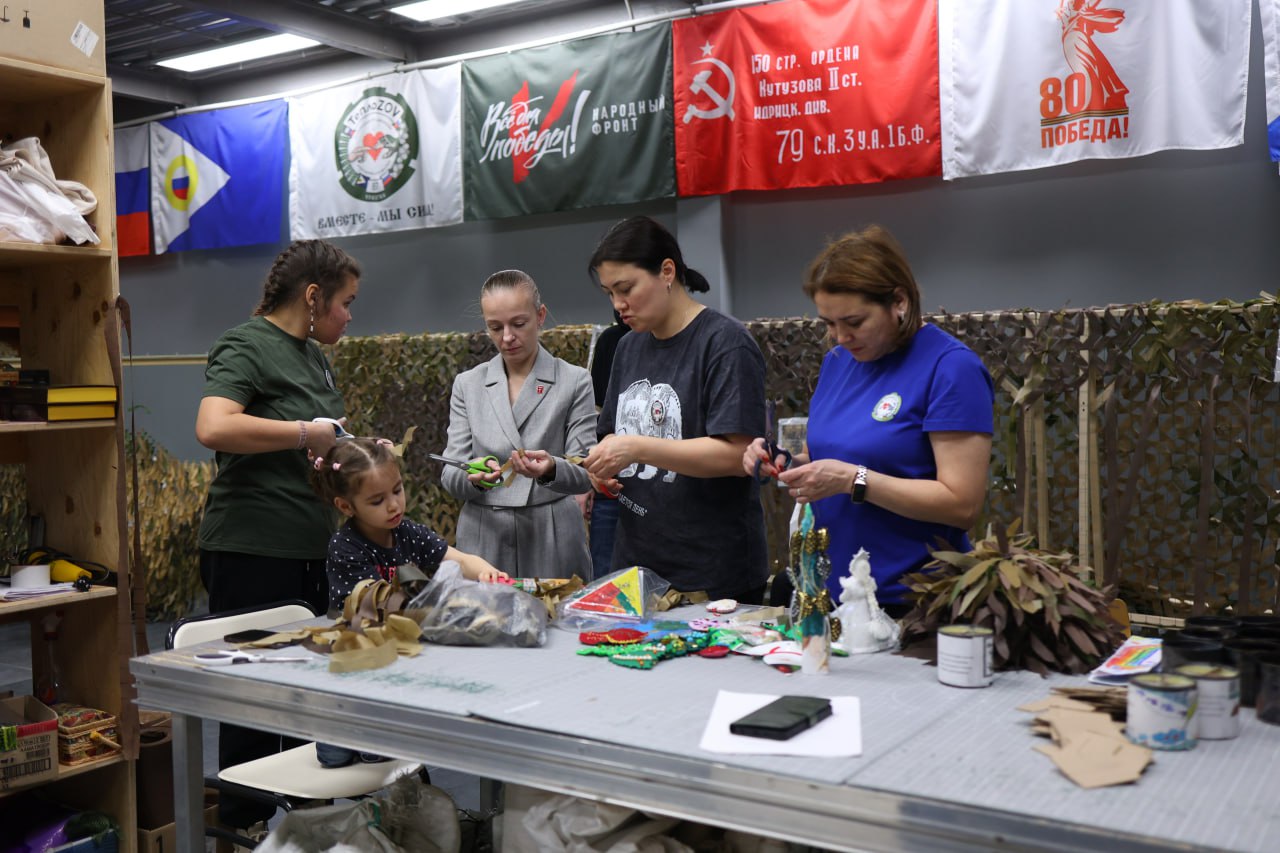 Губернатор Владислав Кузнецов обсудил с волонтёрами центра «ТеплоZOV-87. Чукотка» новые инициативы и поддержку добровольчества Губернатор Владислав Кузнецов обсудил с волонтёрами центра «ТеплоZOV-87. Чукотка» новые инициативы и поддержку добровольчества