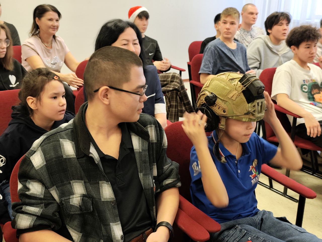 Участники программы «Герои Чукотки» показали школьникам снаряжение от царской армии до СВО Участники программы «Герои Чукотки» показали школьникам снаряжение от царской армии до СВО