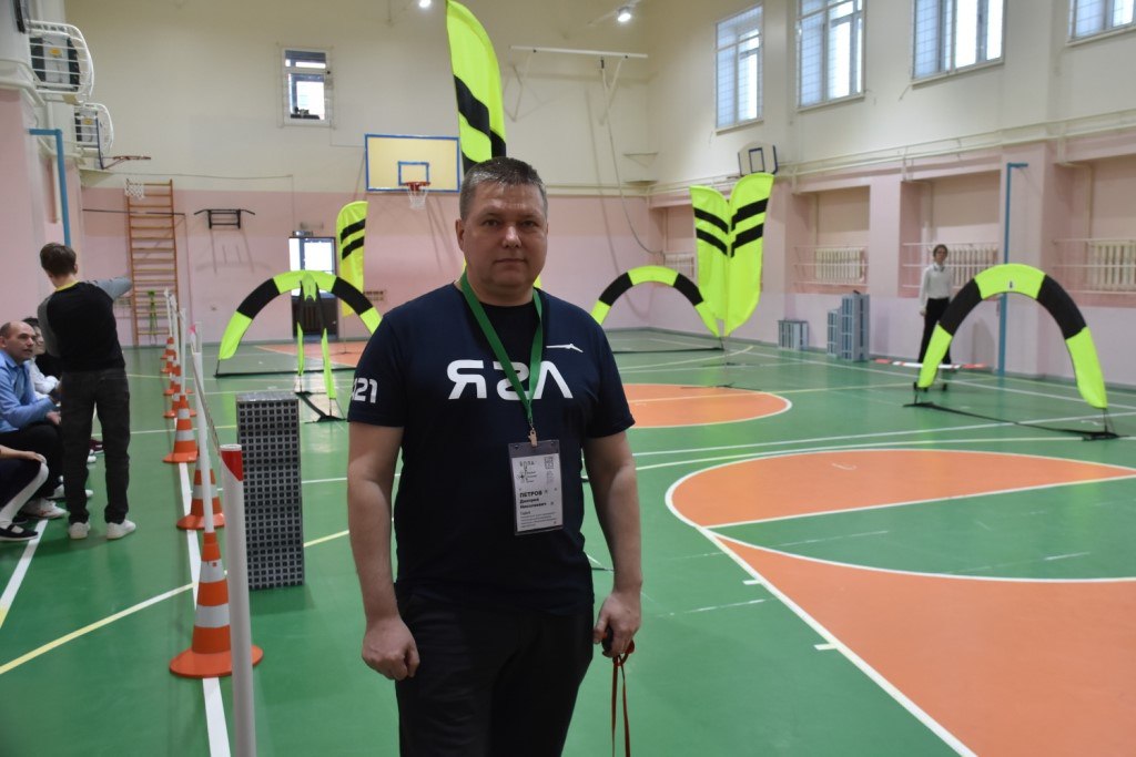 В Анадыре сотрудник окружного Управления МВД Дмитрий Петров стал членом жюри на открытом ледовом турнире по пилотированию беспилотных летательных аппаратов «Пилот БПЛА» В Анадыре сотрудник окружного Управления МВД Дмитрий Петров стал членом жюри на открытом ледовом турнире по пилотированию беспилотных летательных аппаратов «Пилот БПЛА»