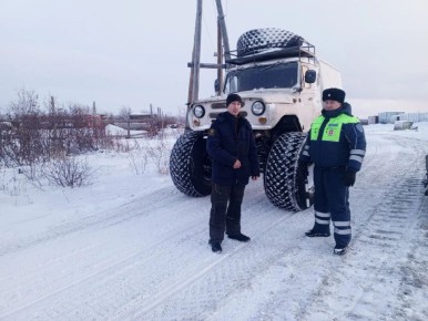 Госавтоинспектор провёл профилактическую работу в селе Усть-Белая Анадырского района