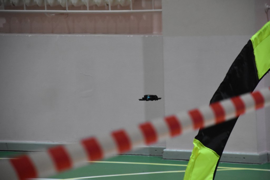 В Анадыре сотрудник окружного Управления МВД Дмитрий Петров стал членом жюри на открытом ледовом турнире по пилотированию беспилотных летательных аппаратов «Пилот БПЛА» В Анадыре сотрудник окружного Управления МВД Дмитрий Петров стал членом жюри на открытом ледовом турнире по пилотированию беспилотных летательных аппаратов «Пилот БПЛА»