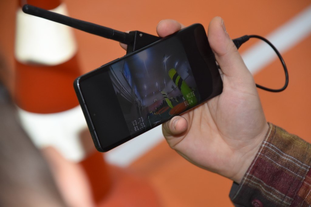 В Анадыре сотрудник окружного Управления МВД Дмитрий Петров стал членом жюри на открытом ледовом турнире по пилотированию беспилотных летательных аппаратов «Пилот БПЛА» В Анадыре сотрудник окружного Управления МВД Дмитрий Петров стал членом жюри на открытом ледовом турнире по пилотированию беспилотных летательных аппаратов «Пилот БПЛА»