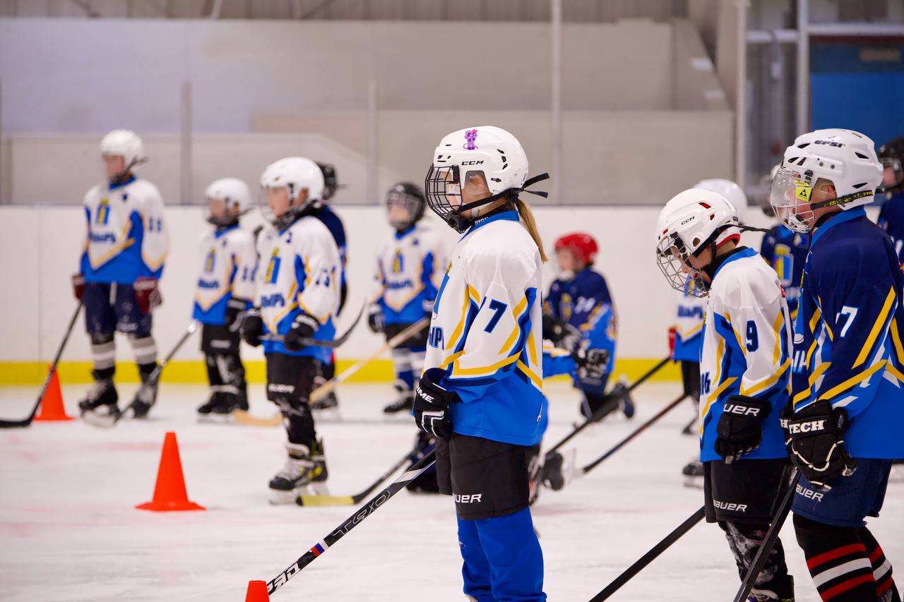Мастер-класс от «Красной машины» прошёл для юных хоккеистов Анадыря Мастер-класс от «Красной машины» прошёл для юных хоккеистов Анадыря