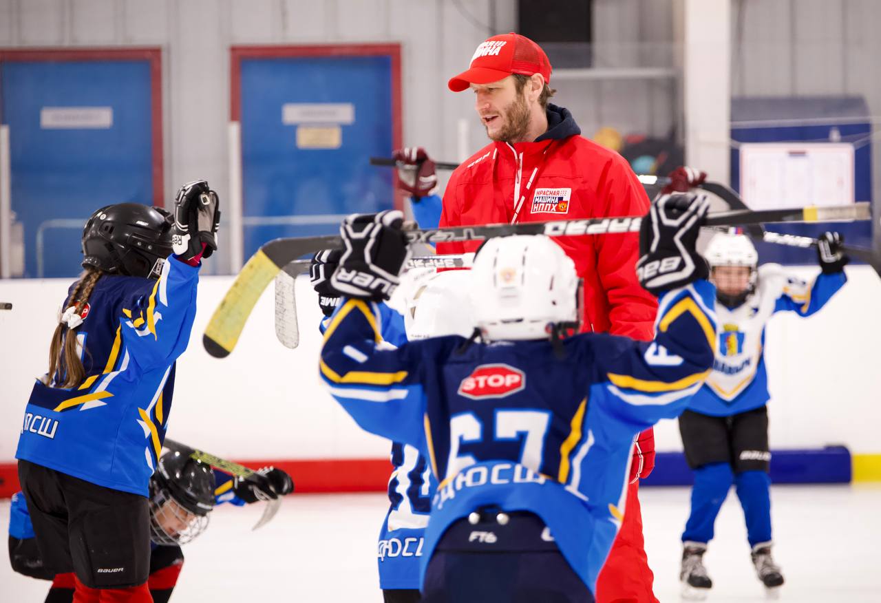 Мастер-класс от «Красной машины» прошёл для юных хоккеистов Анадыря Мастер-класс от «Красной машины» прошёл для юных хоккеистов Анадыря