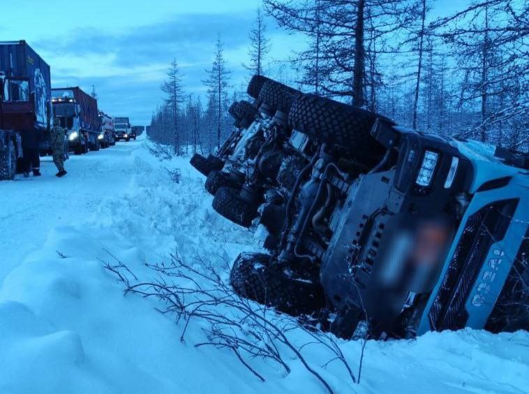 На автодороге Билибино–Встречный–Анюйск произошло дорожнотранспортное происшествие с участием грузового автопоезда На автодороге Билибино–Встречный–Анюйск произошло дорожнотранспортное происшествие с участием грузового автопоезда