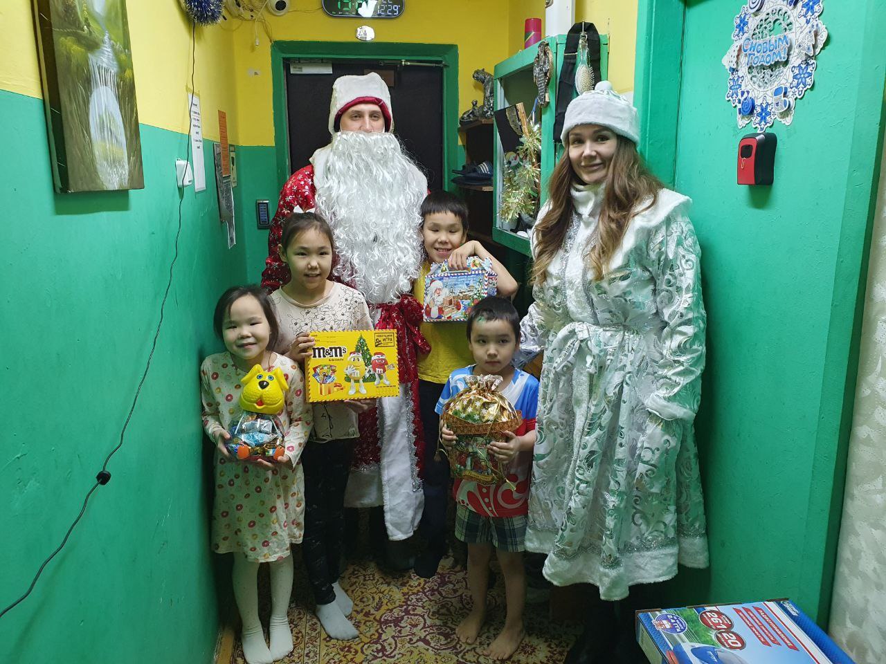 В Анадыре и Билибино стартовала добрая акция «Полицейский Дед Мороз» В Анадыре и Билибино стартовала добрая акция «Полицейский Дед Мороз»