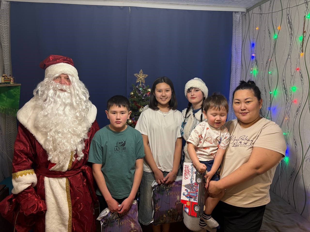 В Анадыре и Билибино стартовала добрая акция «Полицейский Дед Мороз» В Анадыре и Билибино стартовала добрая акция «Полицейский Дед Мороз»