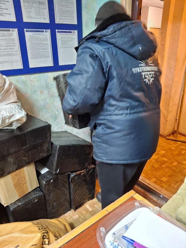 Житель села Амгуэма получил почтовые отправления перед Новым годом!