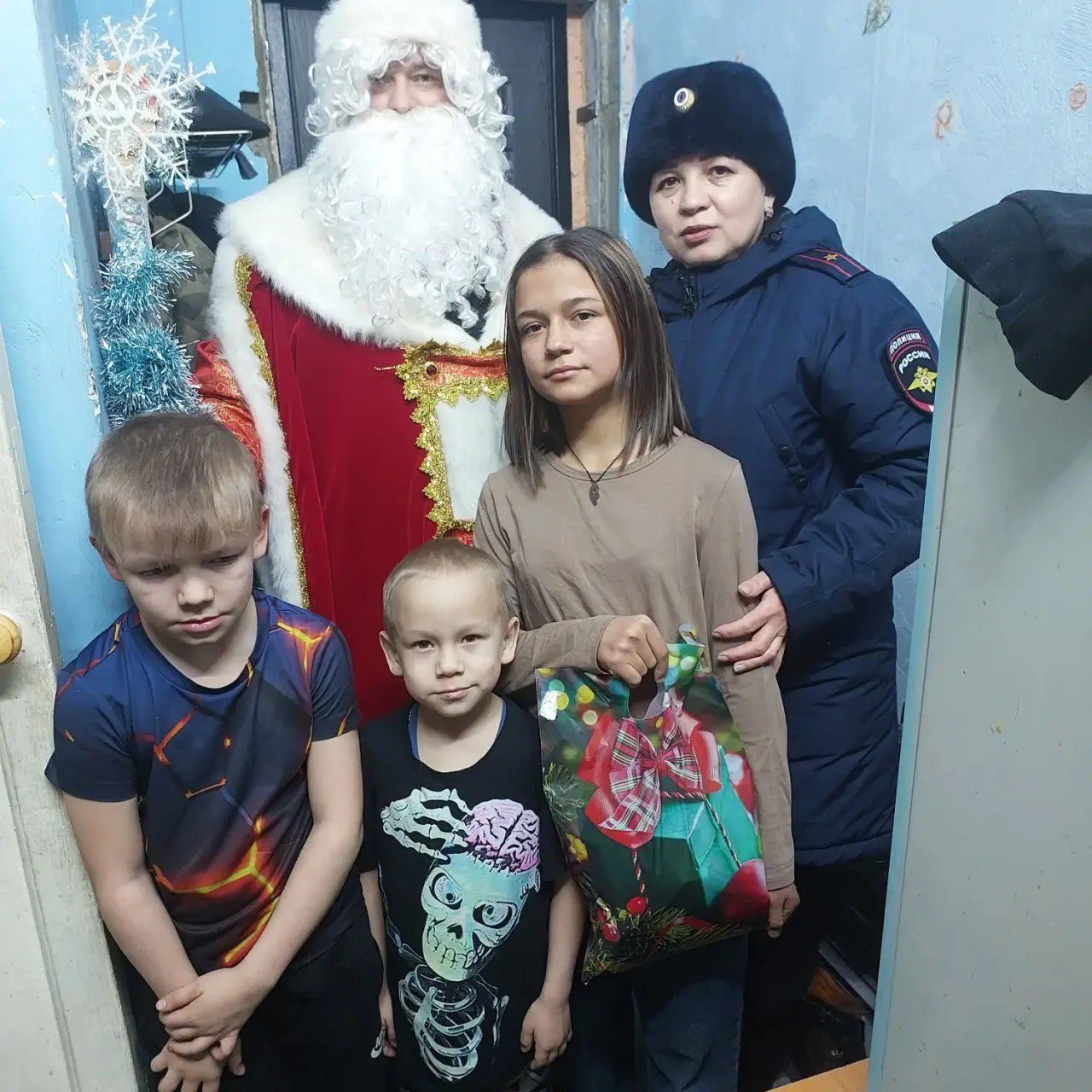 «Полицейский Дед Мороз» подарил радость семьям Анадырского района