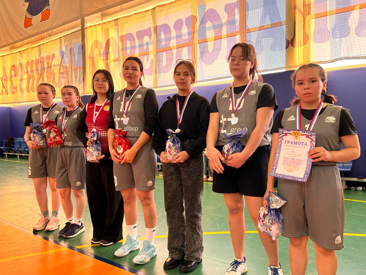 Волейбол в Анадыре: девушки показали класс! Волейбол в Анадыре: девушки показали класс!