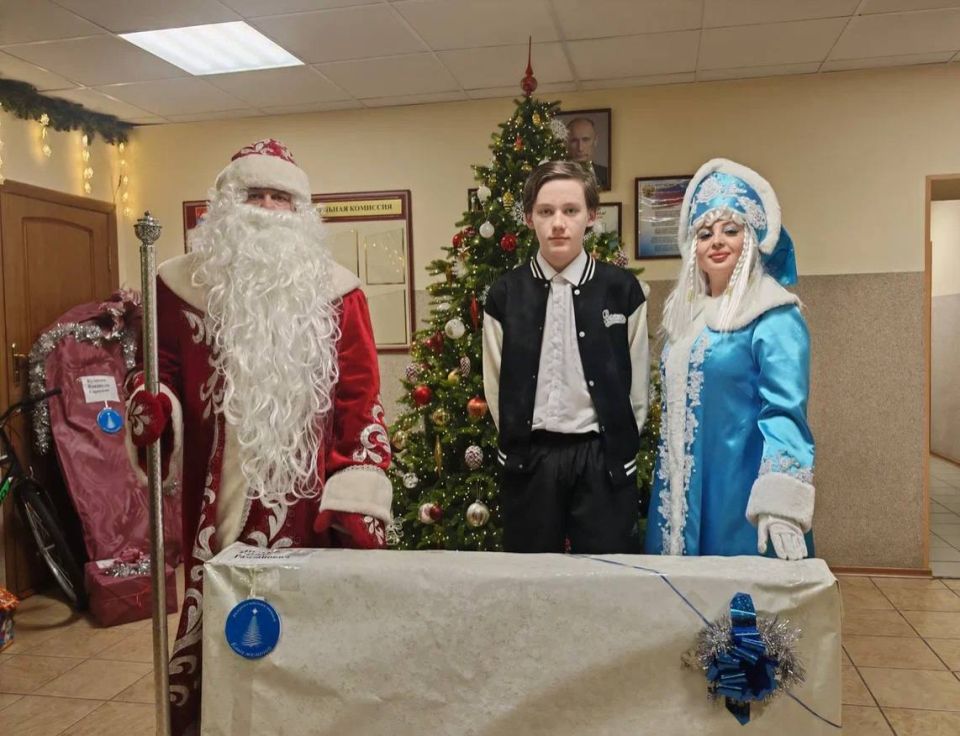 С радостью исполнили ещё одно желание в рамках Всероссийской акции «Ёлка желаний» — передали подарок 14-летнему Руслану из Эгвекинота