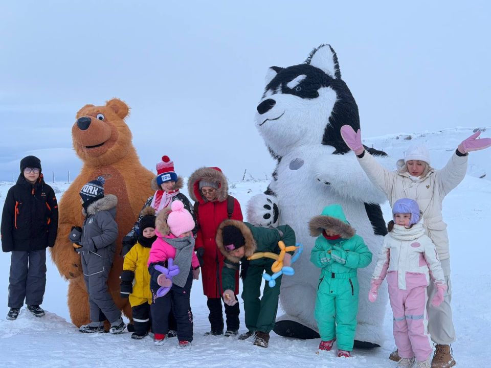 Дорогие друзья!. От всей души хотим сказать огромное спасибо каждому, кто помог организовать и провести волшебные мероприятия «Резиденция Деда Мороза» на нашей горнолыжной базе «Гора Михаила»! Несмотря на суровые чукотские...