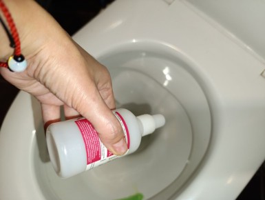 Классические методы: как избавиться от ржавчины в унитазе с помощью доступных средств