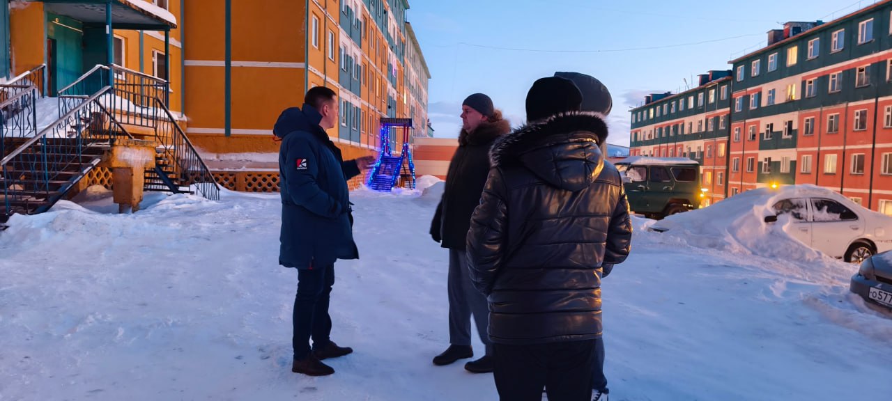 Глава ГО Анадырь Сергей Спицын провел выездной мониторинг дворовых территорий