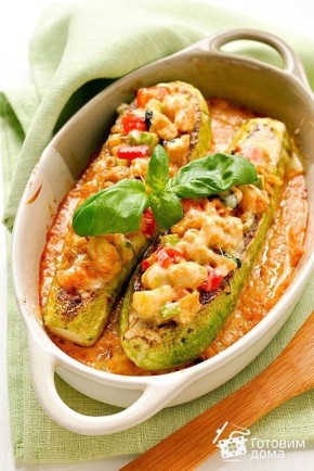 Летние кабачки, фаршированные мясом: вкусный ужин за 40 минут