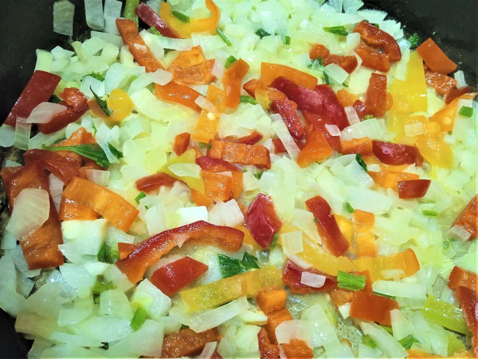 Рис с рыбой и овощами на одной плите — спокойное решение быстрого обеда