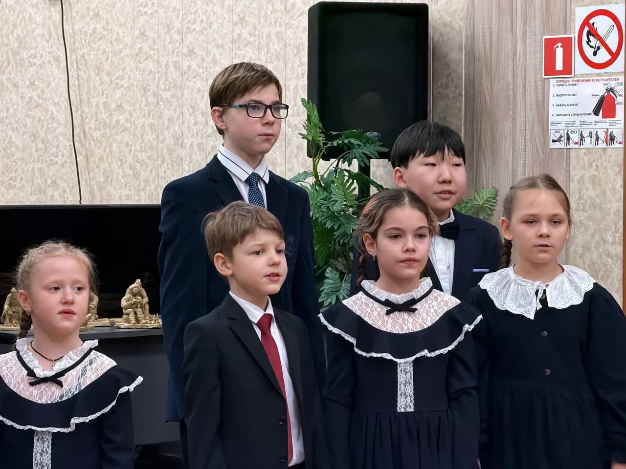 «Эхо блокадного Ленинграда»: выставка в Детской школе искусств «Эхо блокадного Ленинграда»: выставка в Детской школе искусств