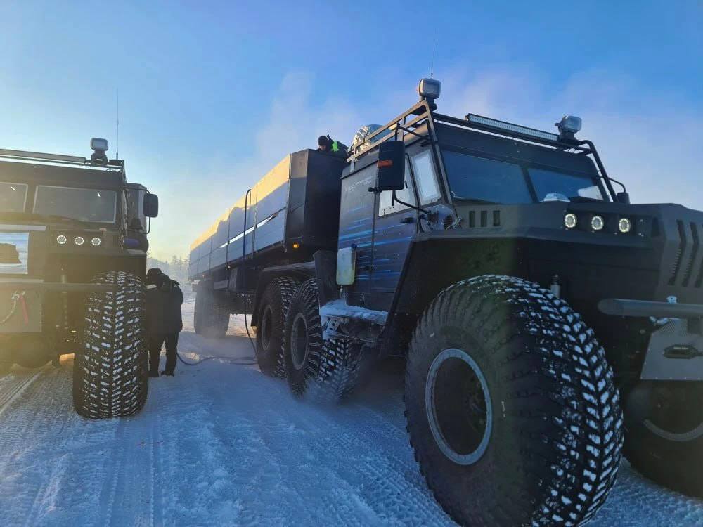 Сквозь снега Чукотки: колонна тягачей Sever Truck на пути к Эгвекиноту Сквозь снега Чукотки: колонна тягачей Sever Truck на пути к Эгвекиноту