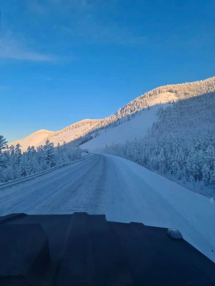 Сквозь снега Чукотки: колонна тягачей Sever Truck на пути к Эгвекиноту Сквозь снега Чукотки: колонна тягачей Sever Truck на пути к Эгвекиноту